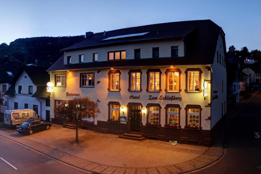 Hotel Restaurant Zum Schlossberg Wadern Eksteriør bilde
